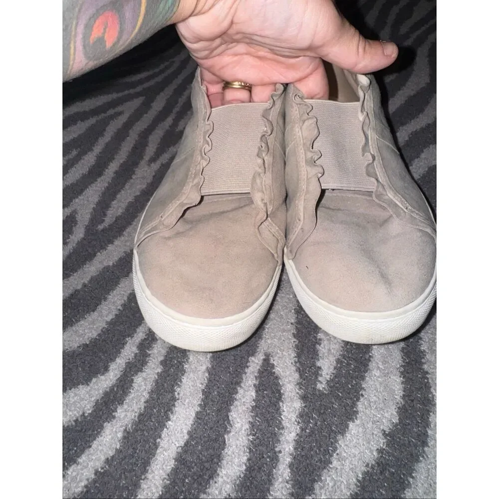 Kate Spade lance ruffle sneakers size 9.5
